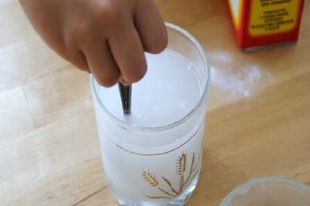Soda dissoute dans un verre